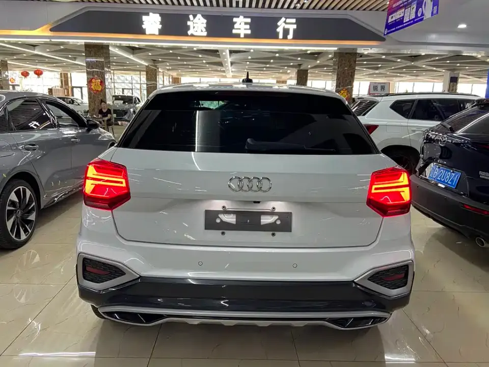Audi Q2L