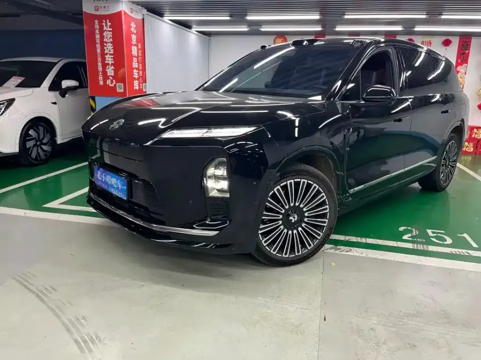 Nio ES8