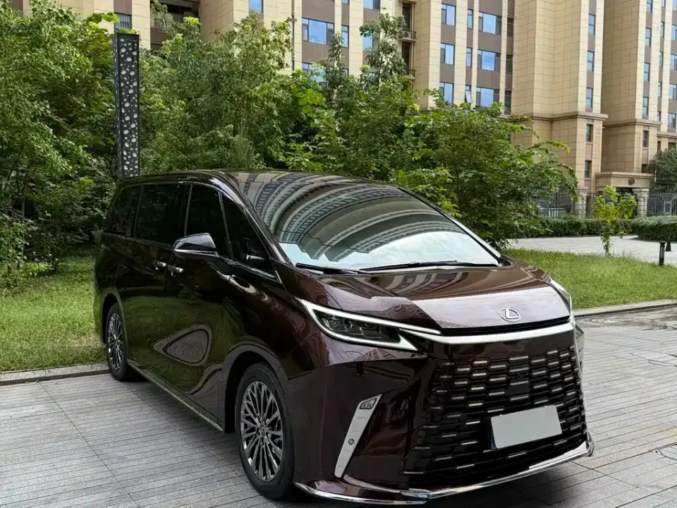 Lexus LM