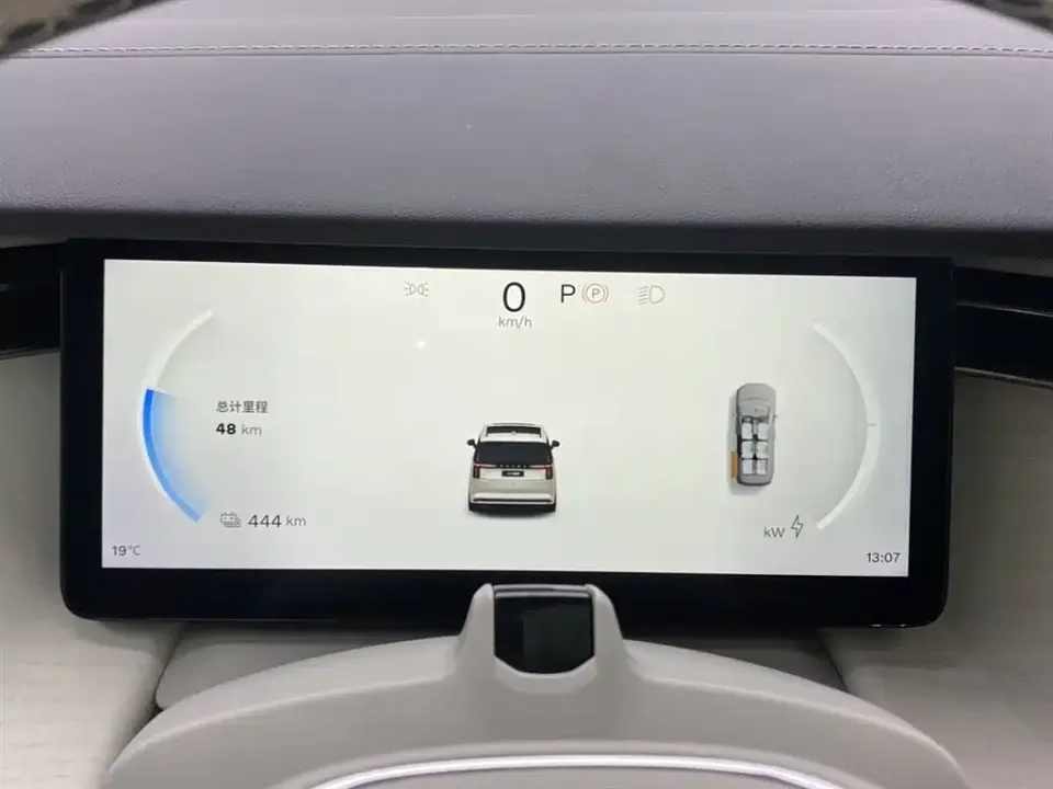 Volvo EM90