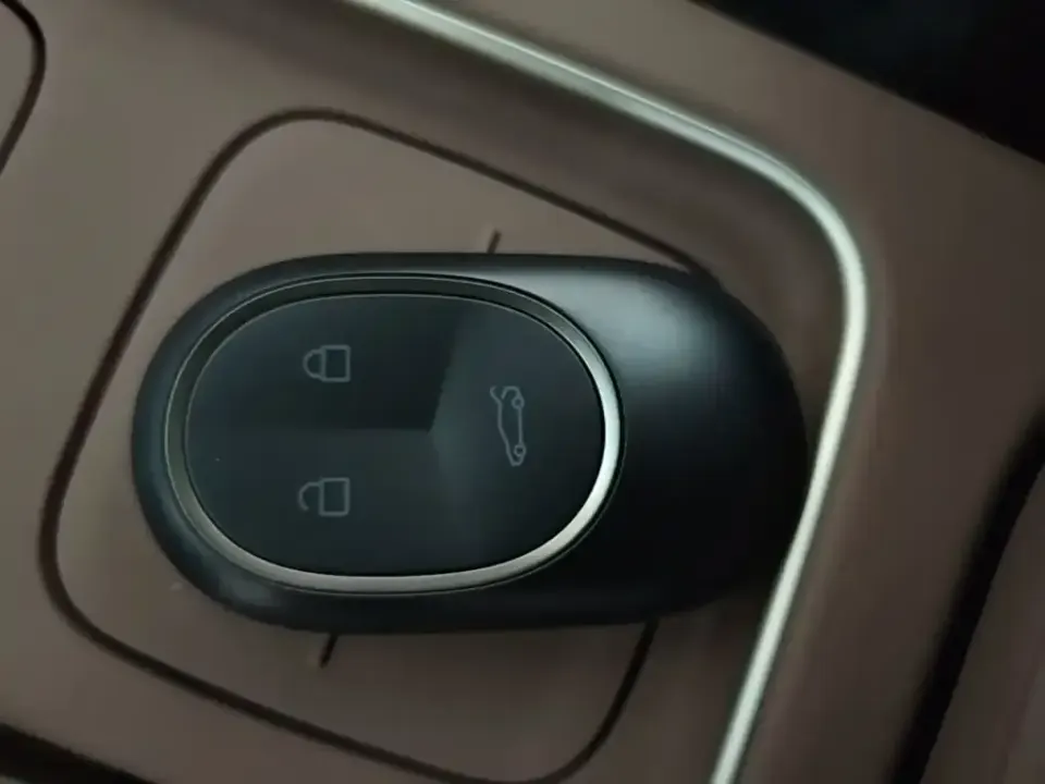 Nio ES8