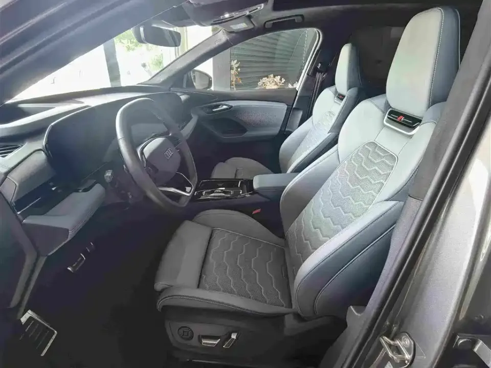 Audi Q6L e-tron