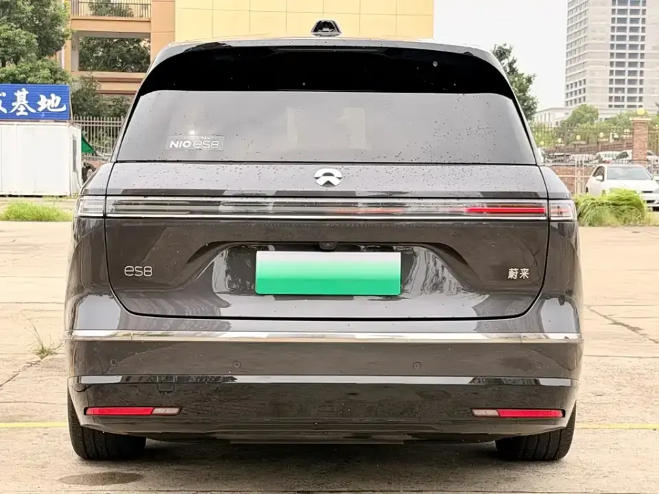 Nio ES8