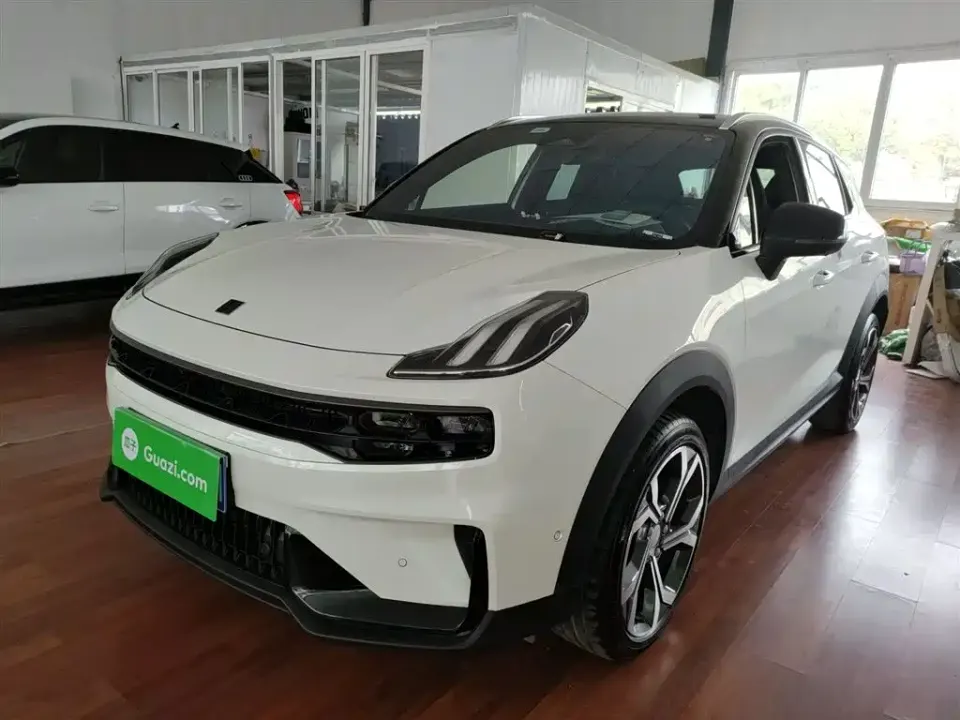 Lynk & Co 06