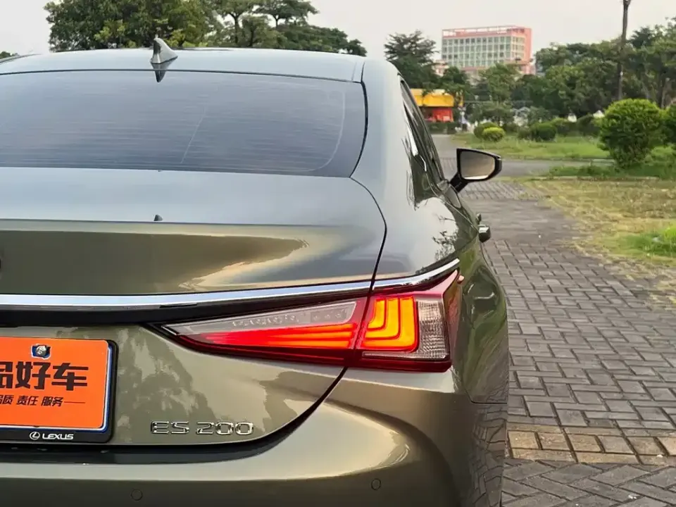 Lexus ES