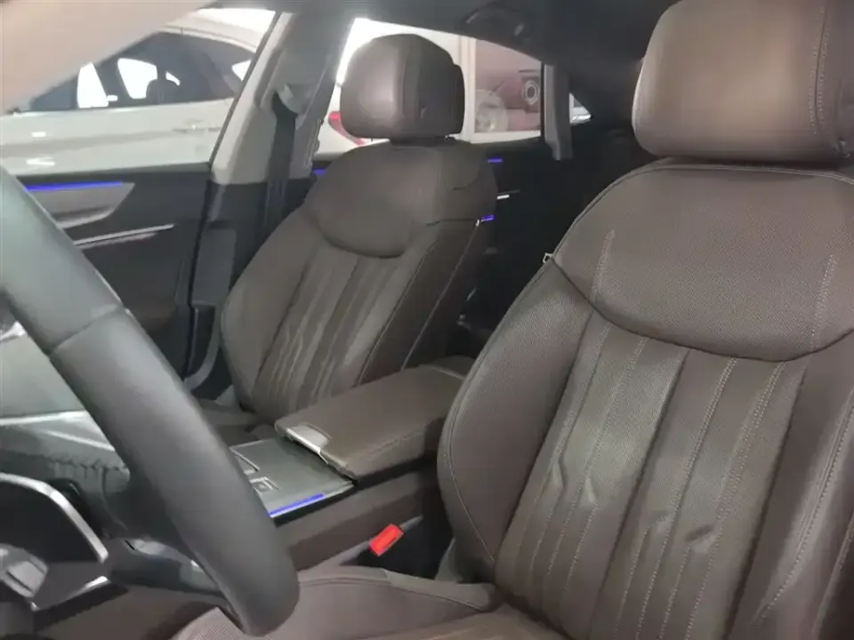 Audi A7L