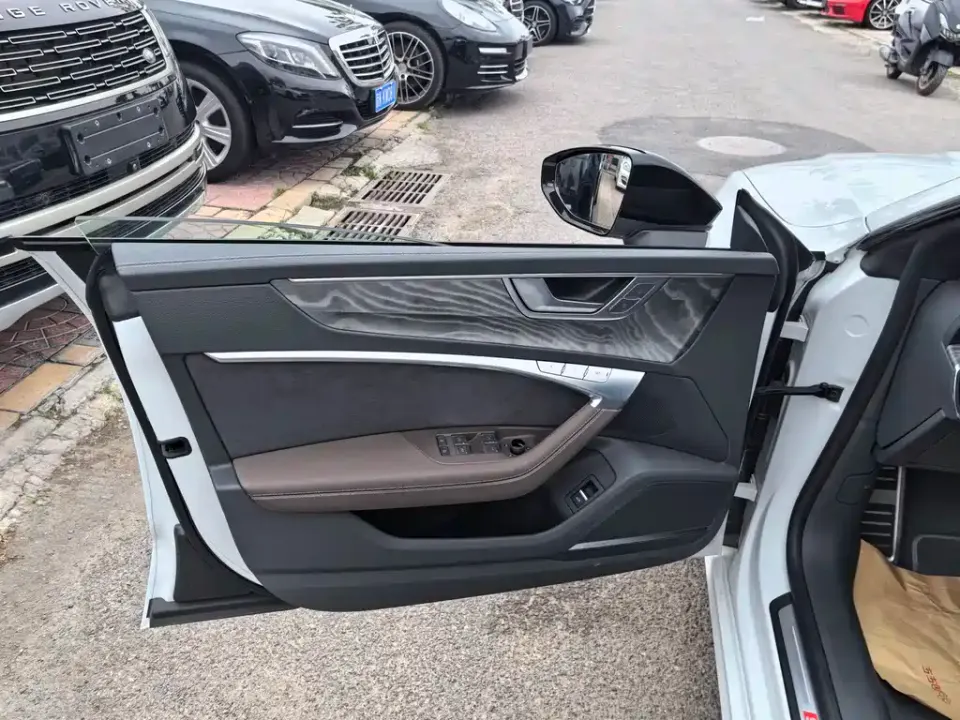 Audi A7L