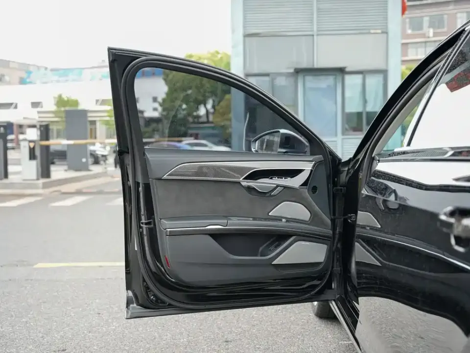 Audi S8