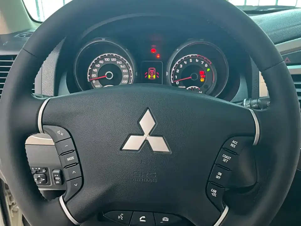 Mitsubishi Pajero (Import)