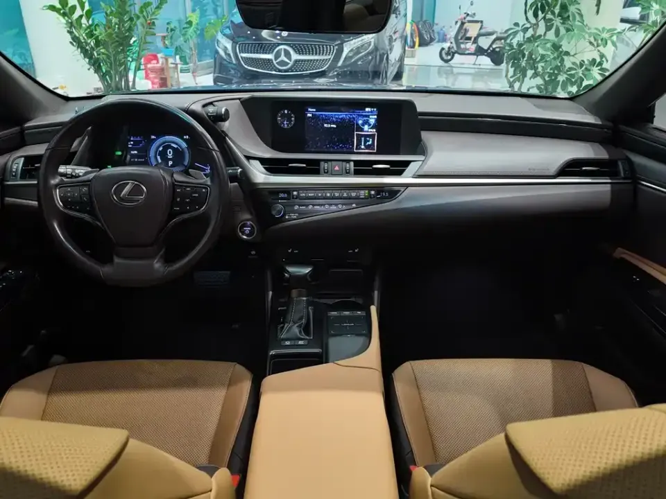 Lexus ES
