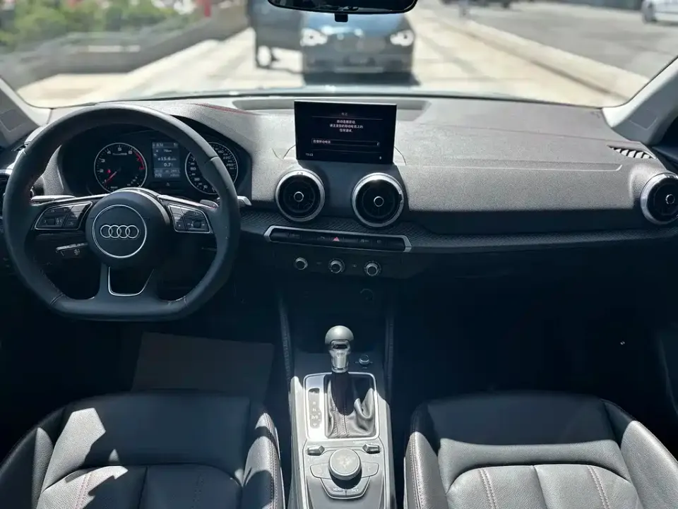 Audi Q2L