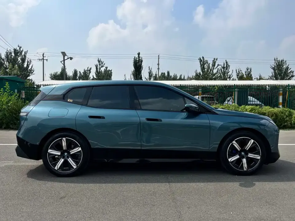 BMW iX
