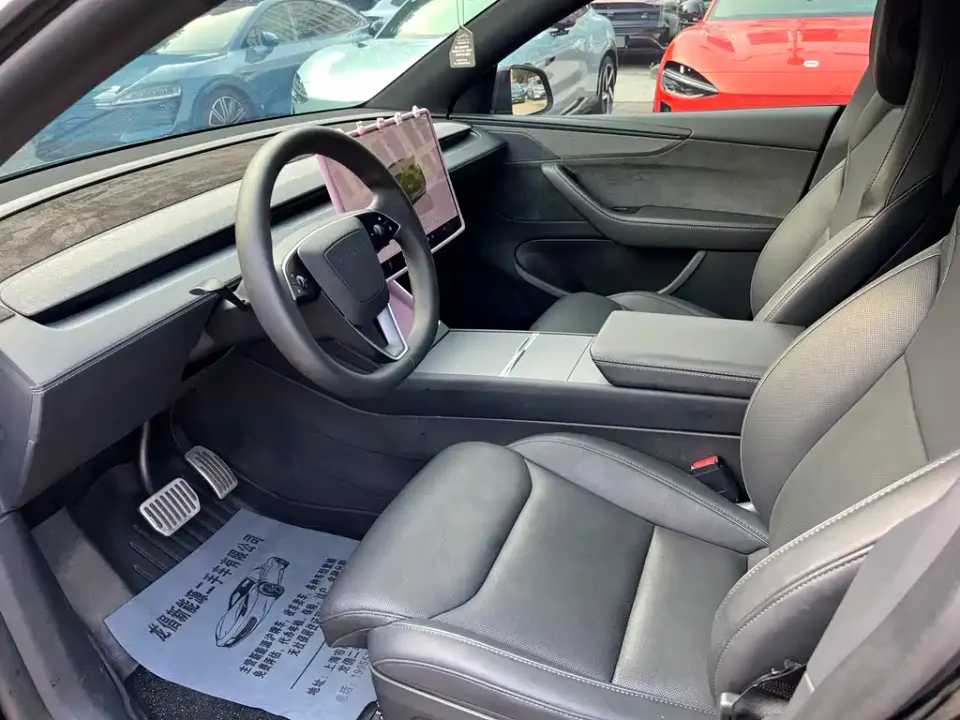 Tesla Model Y L