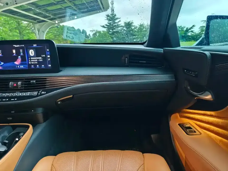Lexus LS