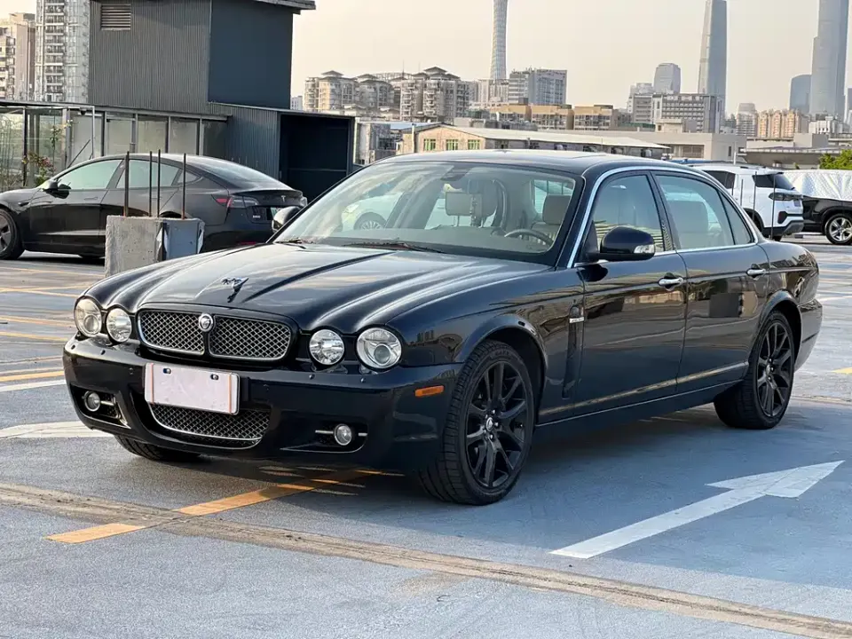 Jaguar XJ