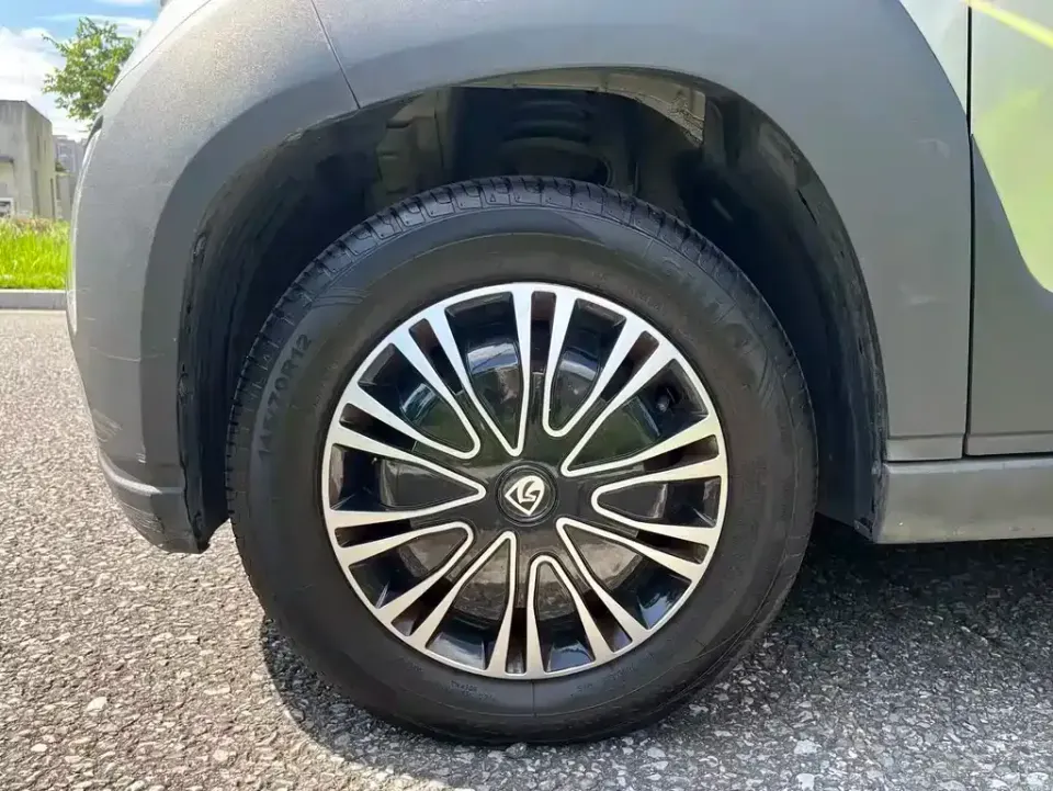 Baojun E100