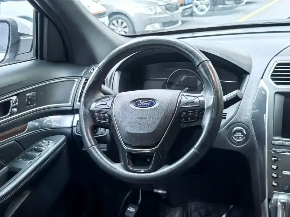 Ford Explorer (Import)