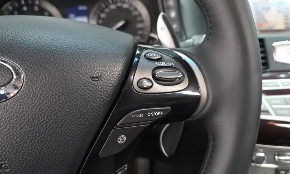 Infiniti M