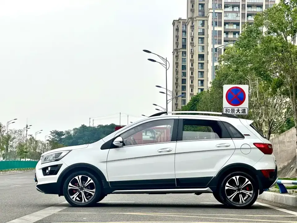 BAIC Senova X25