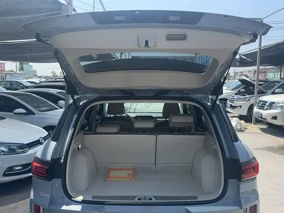 Geely ICON