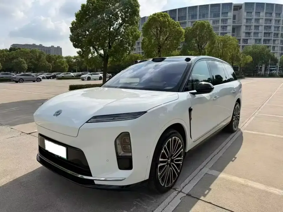 Nio ES8