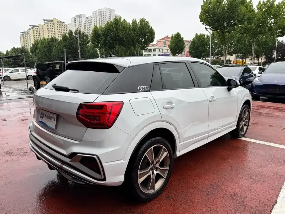 Audi Q2L