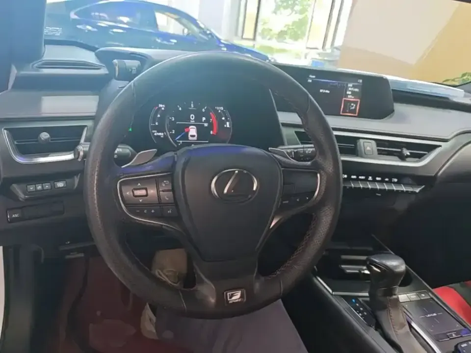 Lexus UX