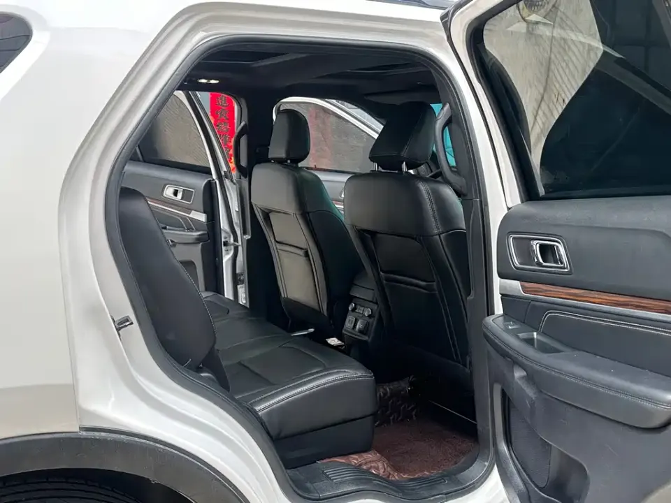 Ford Explorer (Import)