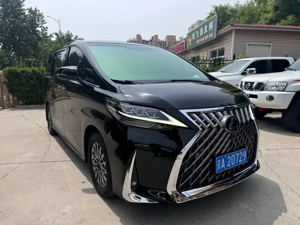Lexus LM