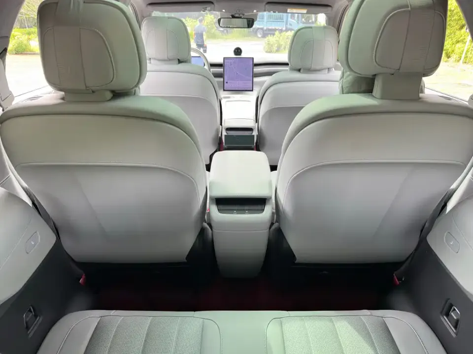 Nio ES8