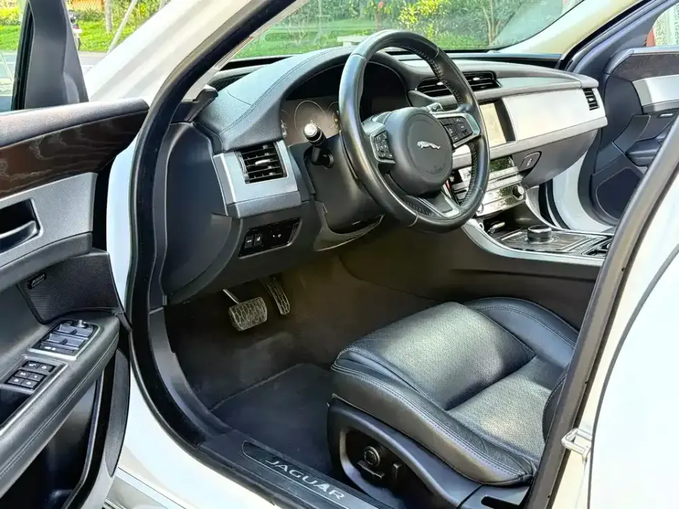 Jaguar XFL