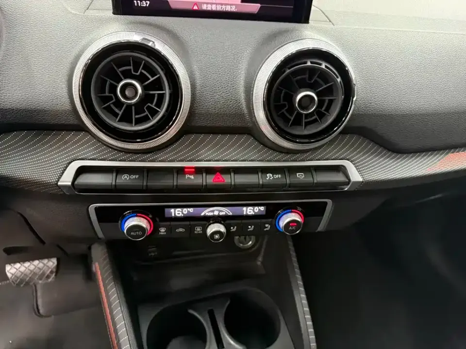 Audi Q2L