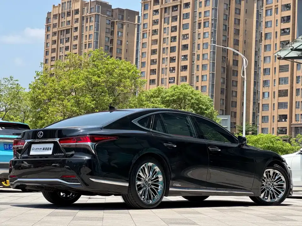 Lexus LS