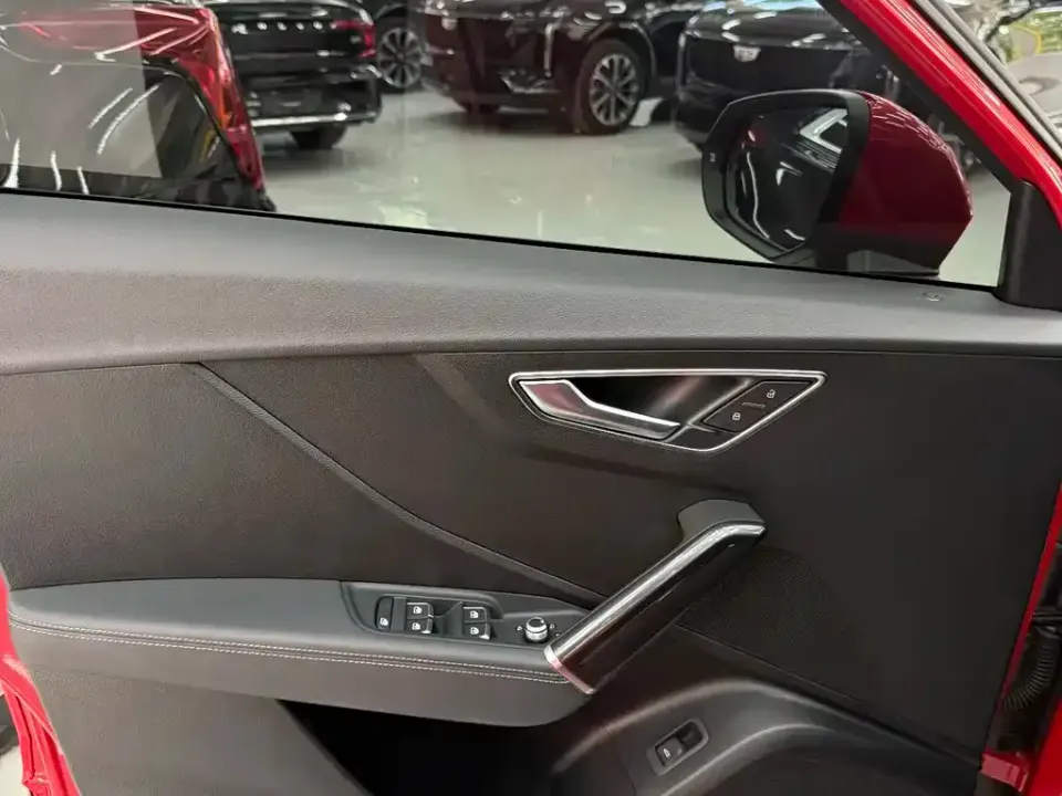 Audi Q2L