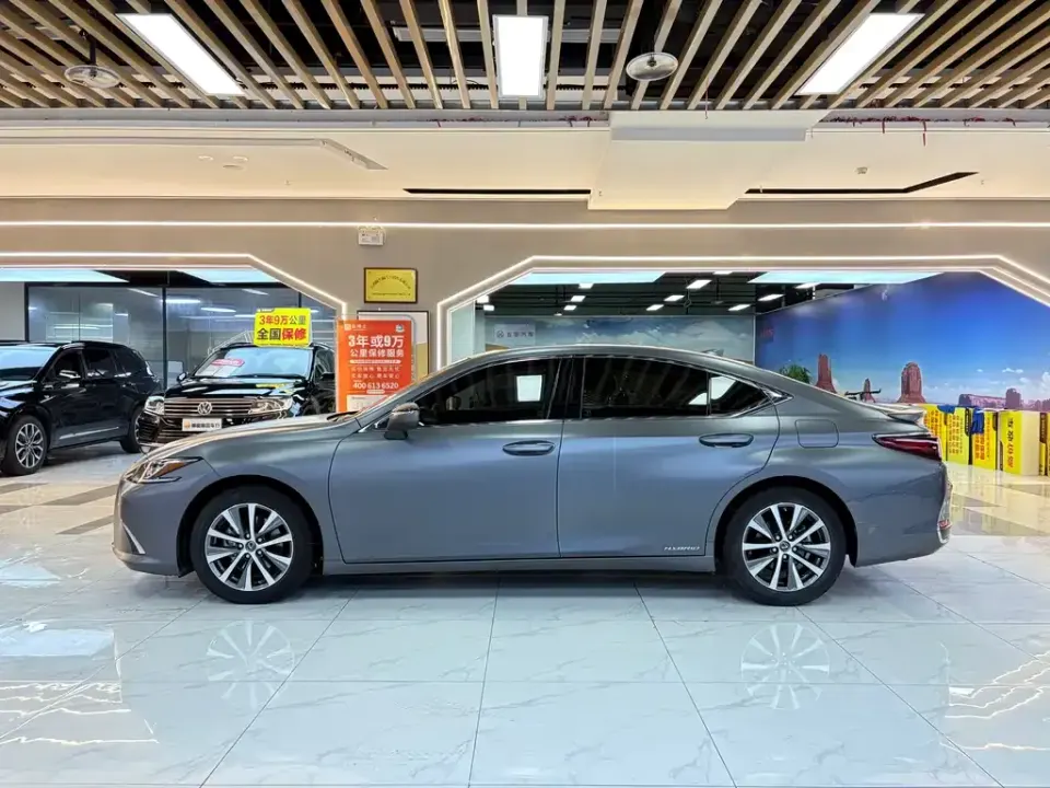 Lexus ES