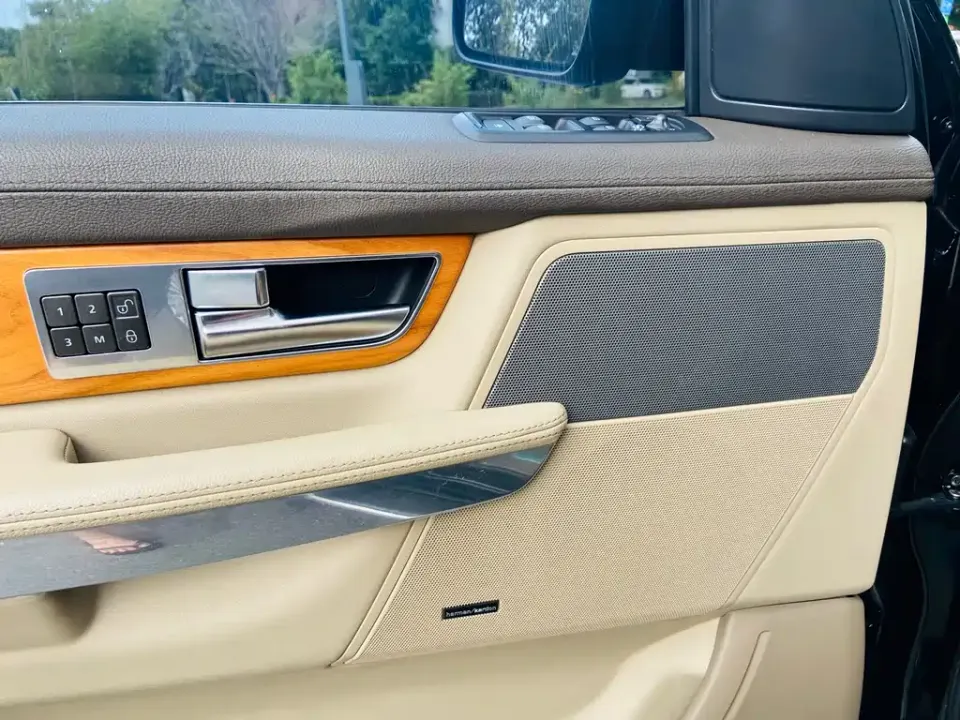 Land Rover Sport