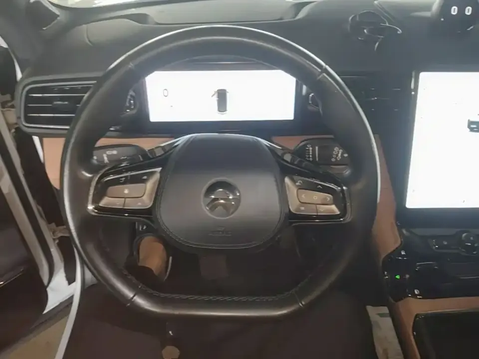 Nio ES8