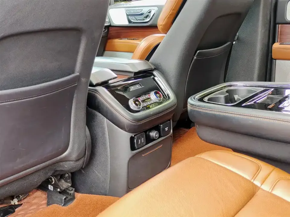 Lincoln Navigator