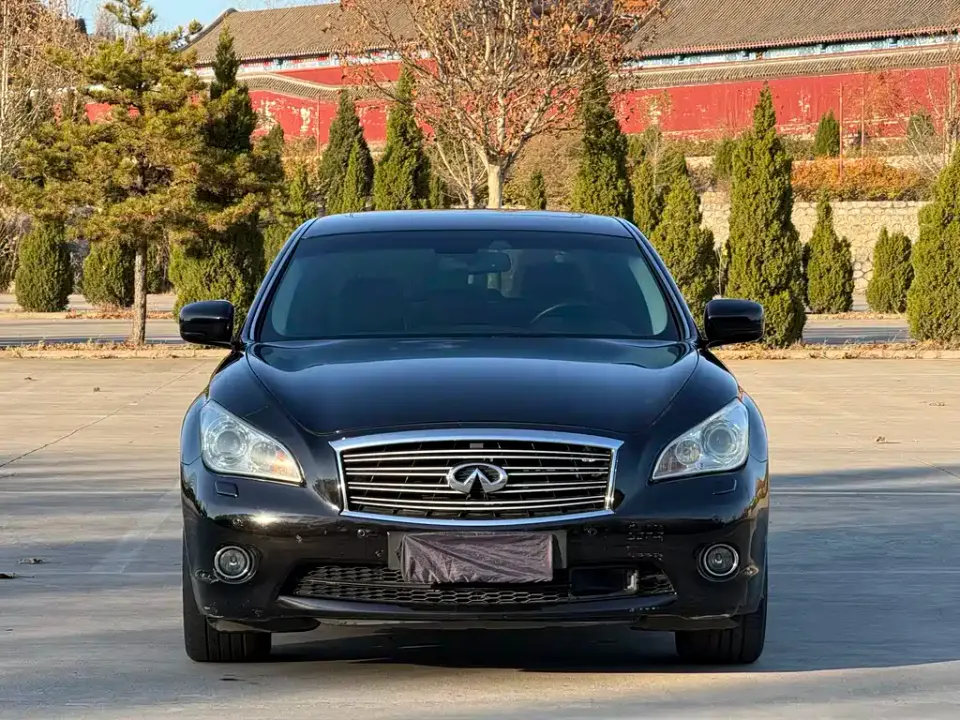 Infiniti M