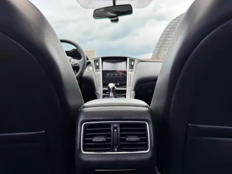 Infiniti Q50L