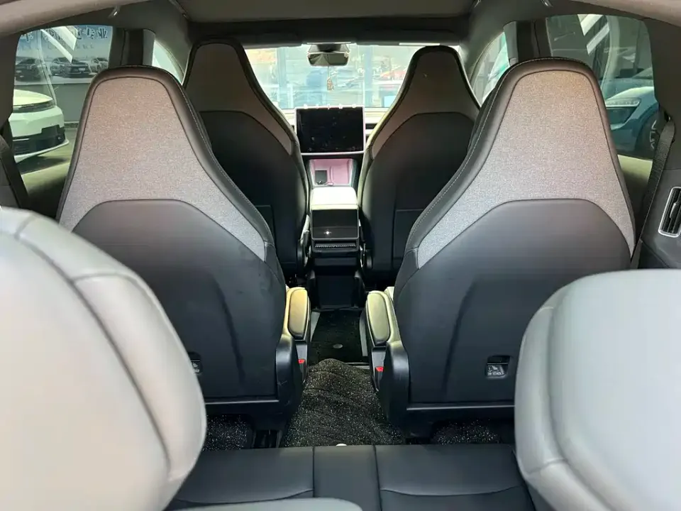 Tesla Model Y L