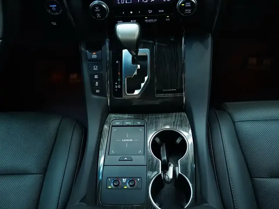Lexus LM