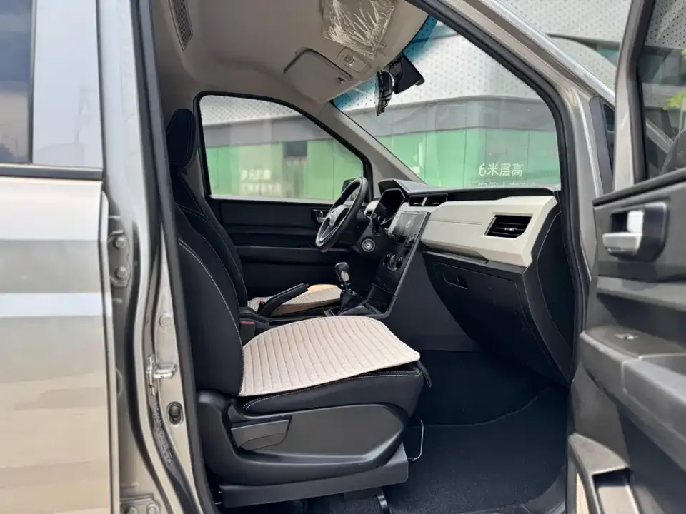 Wuling Hongguang Plus