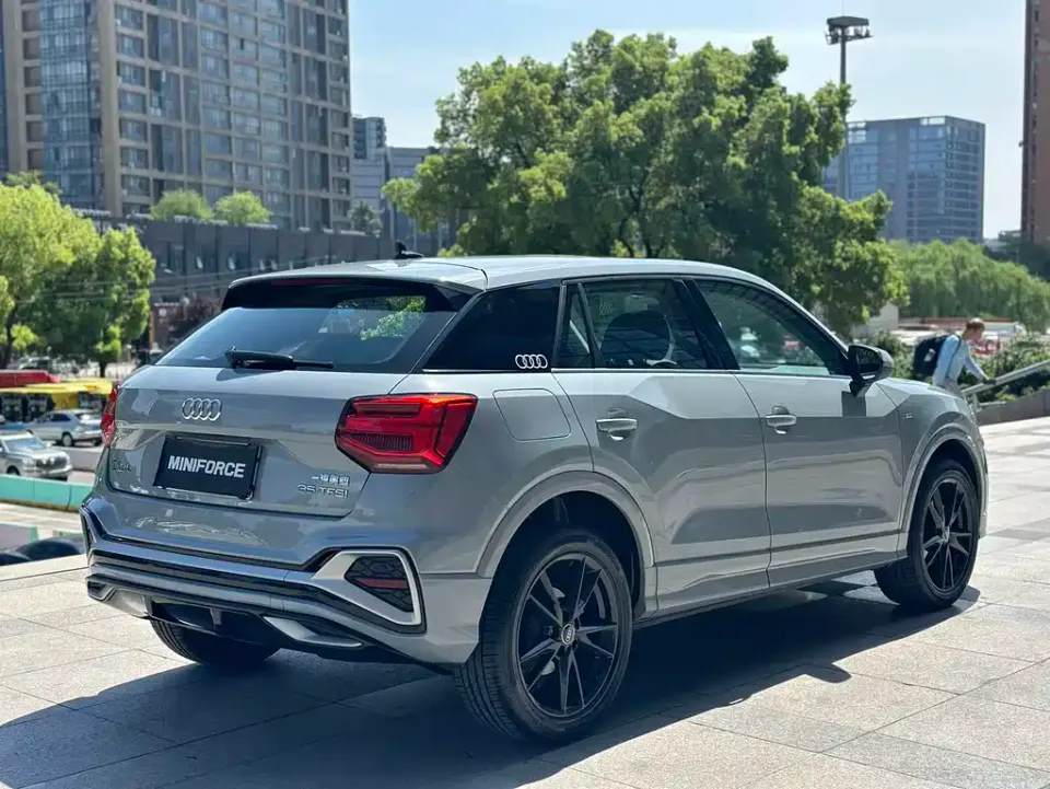 Audi Q2L