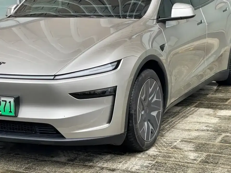 Tesla Model Y L