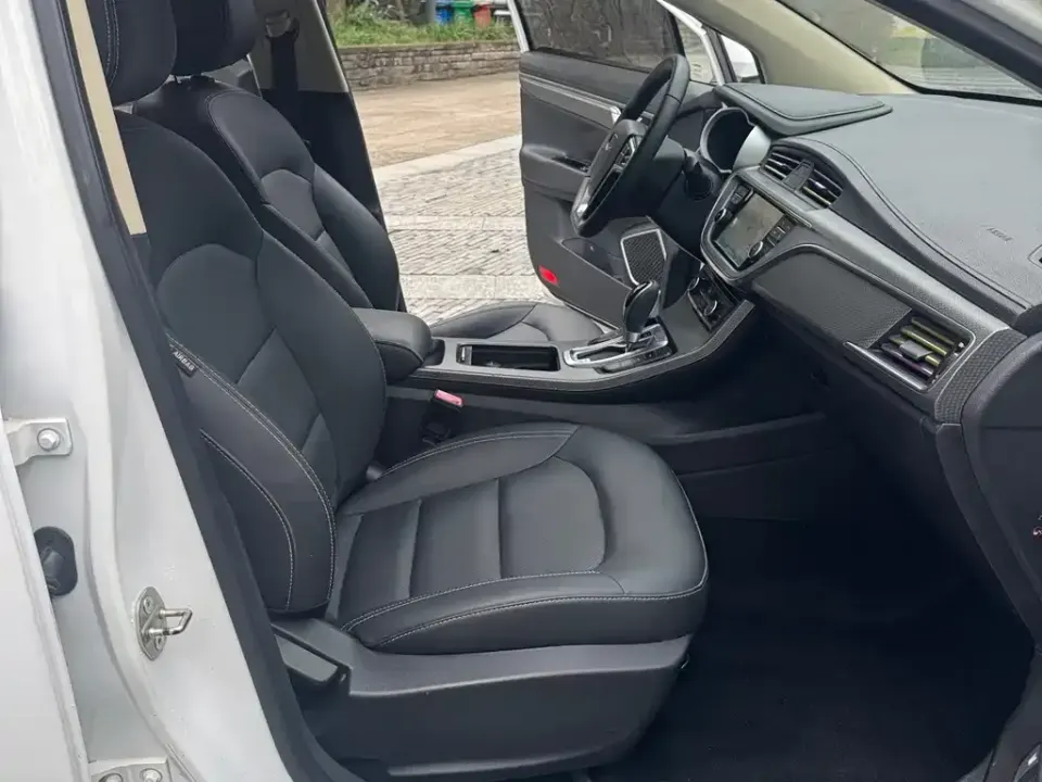 Geely Emgrand GS