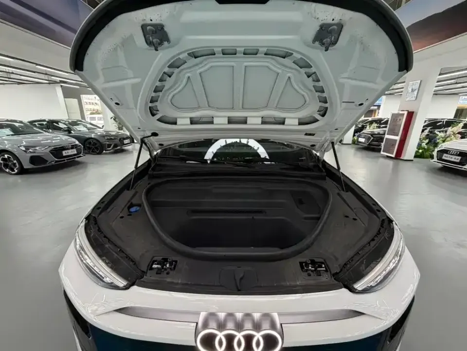 Audi Q6L e-tron