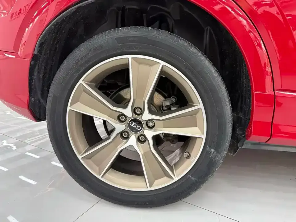 Audi Q2L