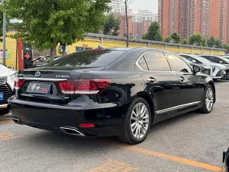 Lexus LS