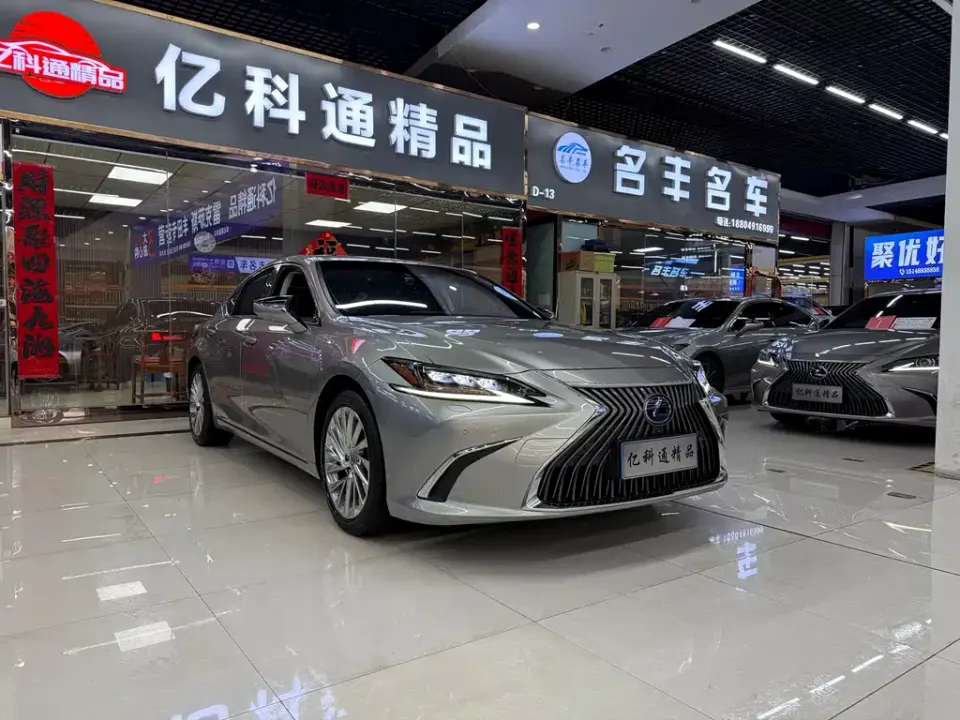 Lexus ES